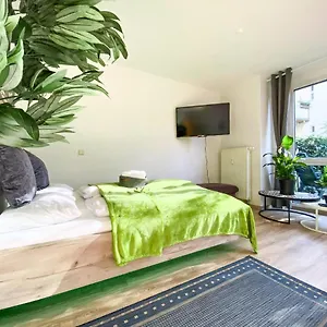 https://wohlfhl-apartment-mit-kostenfreier-tiefgarage-wifi-und-kaffee.bestleipzighotels.com